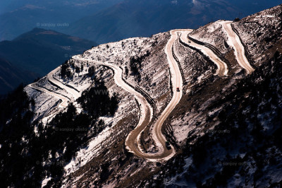 Tawang-The-looping-road-from-Sela-Pass-Arunachal-Pradesh-India