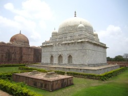 -Hoshang_Shah-tomb